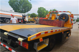 莲花附近拖车电话号码服务